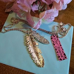 Betsey Johnson double leaf necklace NWT